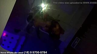 Esposa novinha no m�nage � trois com amigo de sp gemendo muito