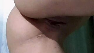 amateur latina babe masturbates her juicy holes?