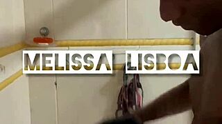 Neg�o roludo me comeu no banho sem camisinha e gozou na minha cara