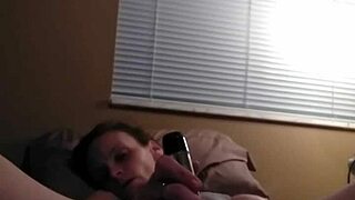 redhead solo toys herself in masturbation session 😏