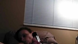 redhead solo toys herself in masturbation session 😏