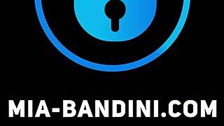 Horny kráska sténá, keď obrovský facial zasiahne jej prírodné cicí ráno