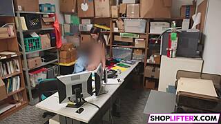 สาวน้อย 18+ Naiomi โดนตำรวจลงโทษเพราะขโมย