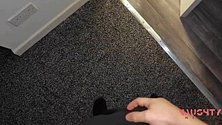 Хванах майката на приятеля си гола в тоалетната по време на луд купон снощи