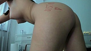 big ass bbw scribbles fan names on her body