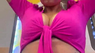 Bløt på gym, fitta mi drypper gjennom gjennomsiktige klær! 💦