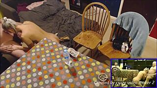 Meg og sexigrajka går bananas i strip poker!