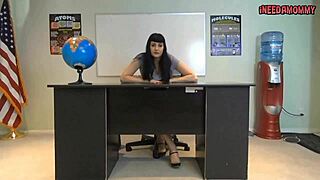 ABDL-mamma blöjer dig i förnedrings-trailer