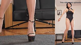 Asian Amateur Dancing in Pantyhose