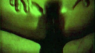 Estrella porno legendaria Kristi Lane devora la polla de Jamie Gillis antes de follar