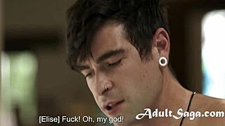 Barista pequeña engañada para su primer anal. ¿Se arrepintió de perder la virginidad?