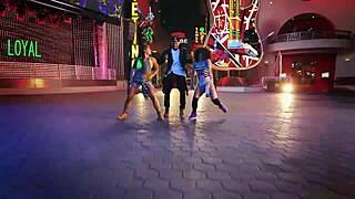 brazilian girls eating novinhas in casual chat