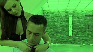 Bu Büyük Göğüslü Kız Çift Penetrasyona Nasıl Dayanıyor?