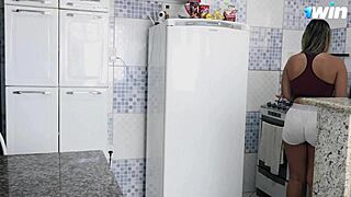 Peguei A Gostosa Da Empregada Fritando Um Ovo E Meti No Cú Dela