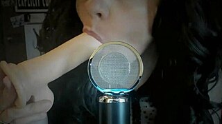 pompino ipnotico la tua dominatrice ti succhia il cazzo mentre ti ipnotizza