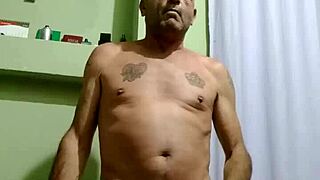 batendo punheta sensual gay