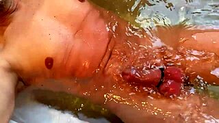 What's that underwater cock ring doing?