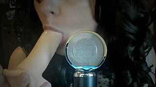 pompino ipnotico la tua dominatrice ti succhia il cazzo mentre ti ipnotizza