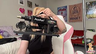 i'm unboxing my new fuck machine and trying out the toys and dildo