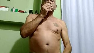 batendo punheta sensual gay