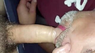 บ๊อบบี้ ได้รับการดูดปากบนกล้อง