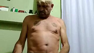 batendo punheta sensual gay