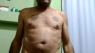 batendo punheta sensual gay