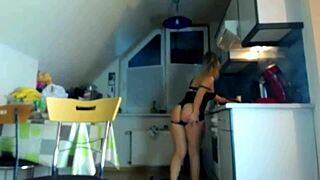 Sexydeas Bootylicious Ass Showoff Prepares To Be Seduced On Webcam