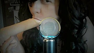 pompino ipnotico la tua dominatrice ti succhia il cazzo mentre ti ipnotizza