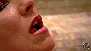 Hey, Winnie Masturbates for Captain in Bathtub 😏