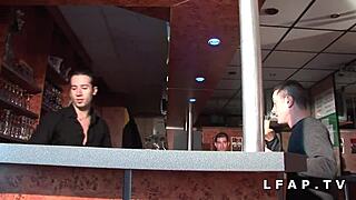 Jeune brunette francaise grave prise en double penetration dans 1 club libertin