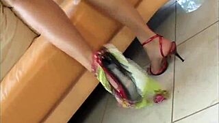 watch this blonde girl masturbating to orgasm right here