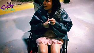 섹시 라틴아 란제리 오일 피부 찢어진 옷 스트립티즈로 가슴 플래싱