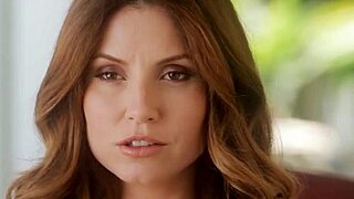 Bikini babe Jamie Lynn dominates with fierce face sitting!