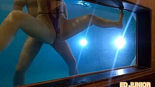 Essa morena dá gostoso até debaixo da água 😍