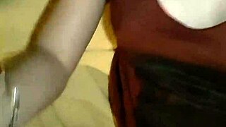 포르노스타가 미스터리한 666666666 장면에서 야한 연기