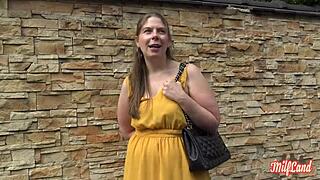 i watch alice milf tryin sm for the first time, she's so pulpeuse