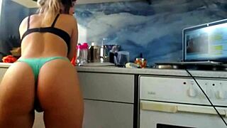 cute sexydea fingering her big ass on live webcam 😊