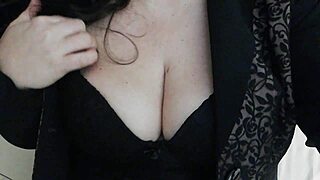 All natural big tits on display for amateurs.