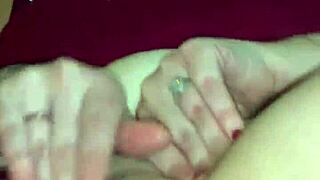 Leroy ne more upreti igranju v tej tesni pički. Čista blaženost!