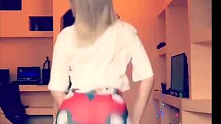 dancing hot girls in group performance