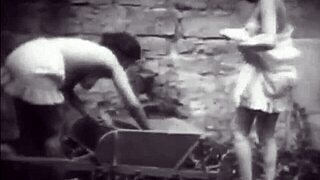 Vintage naakten in natuur zijn zo heet! 🌿