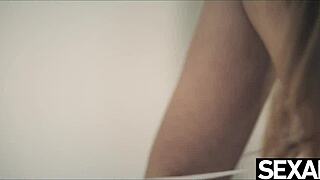 섹시 레즈비언 자위 후 푸시 핥아먹기