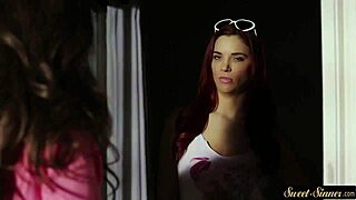 सौतेली बहन आउटडोर में वाइल्ड डॉगीस्टाइल करती है