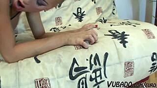 Proč chce tahle velkoprsá kurva spermat na nohy?