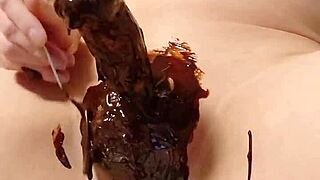 hey, check out this japanese gay dude cooking a chocolate banana! 🍌