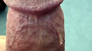 Slobberpuss hot day with mature tits exposed.