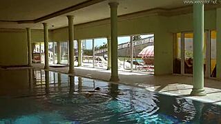 Irina Russia viser sin sexy kropp under vann!