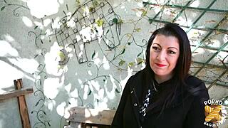 Yvanna, une brunette très coquine