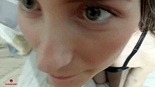 Convenzo a mi hermanastra a no ir a la fiesta con una buena follada?